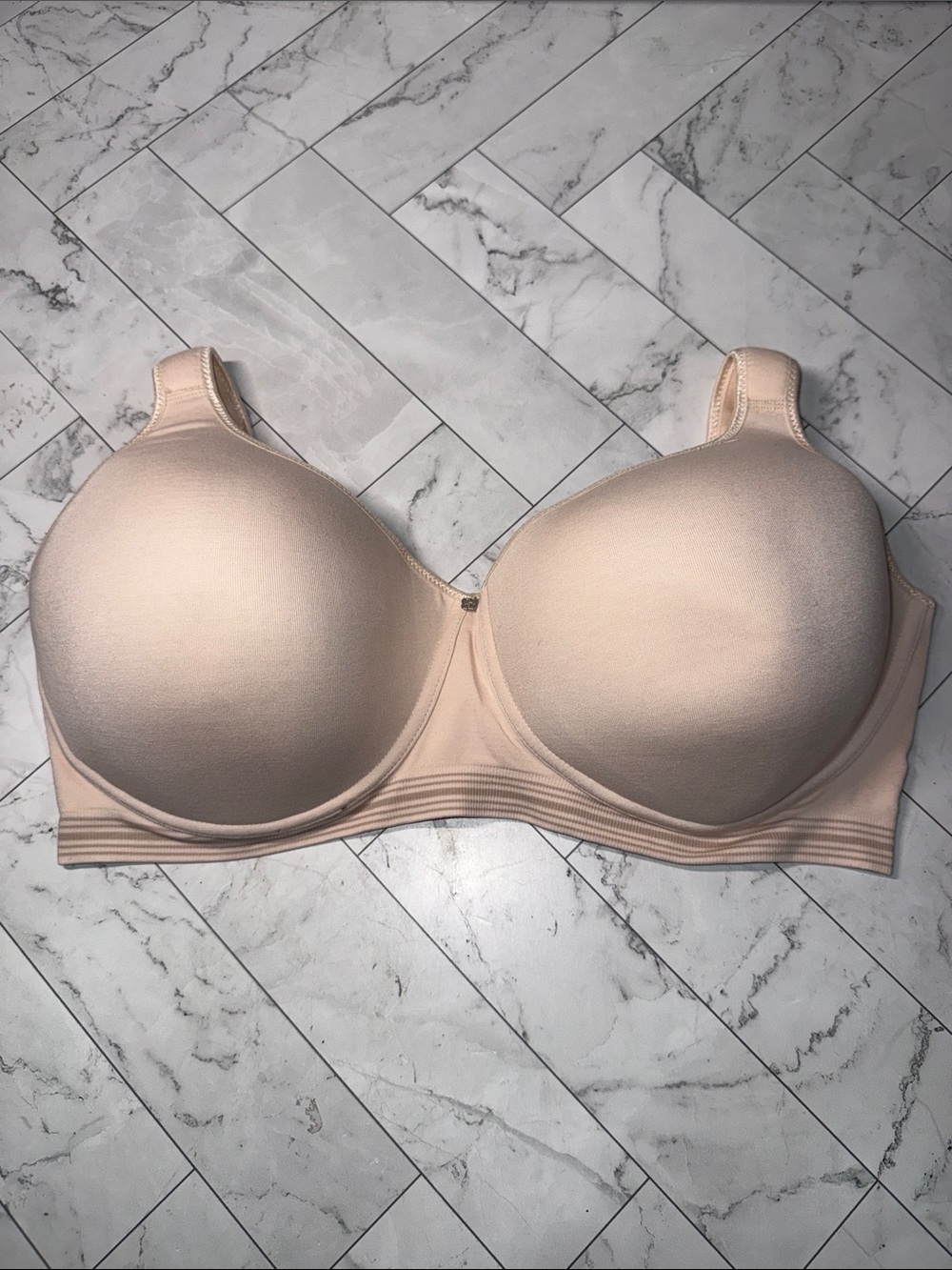 NWT Breezies Comfort Breeze Seamless Wirefree T-shirt Bra Champagne 44DD